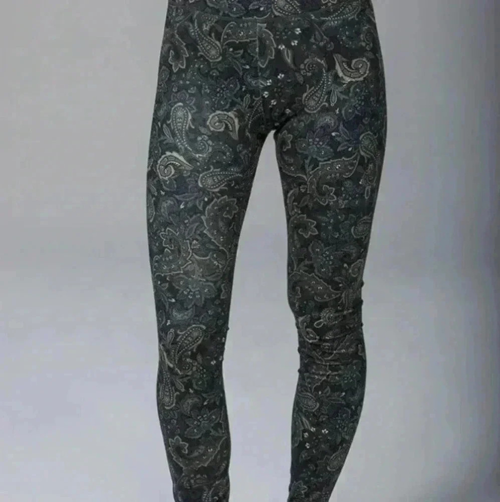 Kiragrace Paisley Print Leggings.  Size Medium